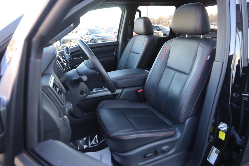 Nissan Titan Vehicle Image 10