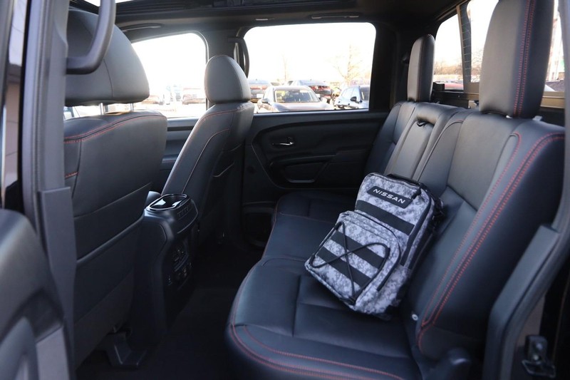 Nissan Titan Vehicle Image 11