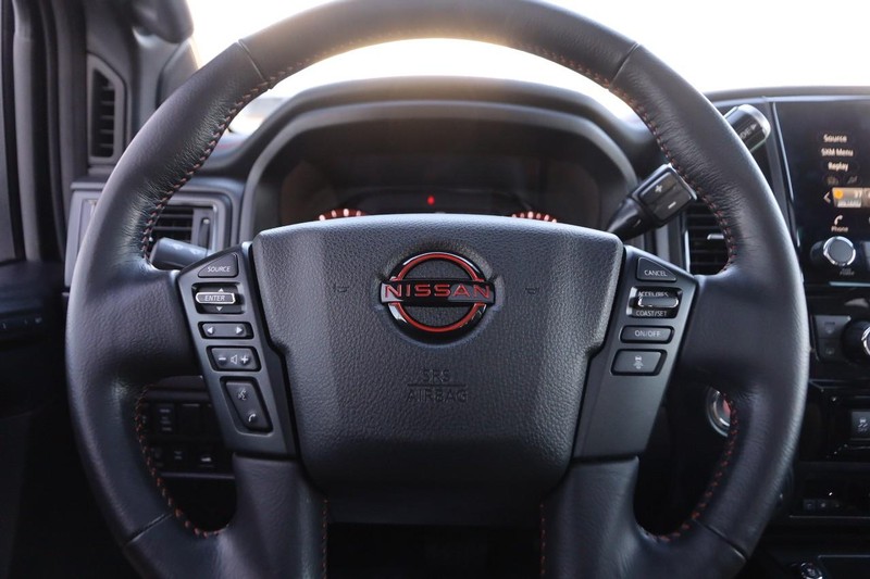 Nissan Titan Vehicle Image 12