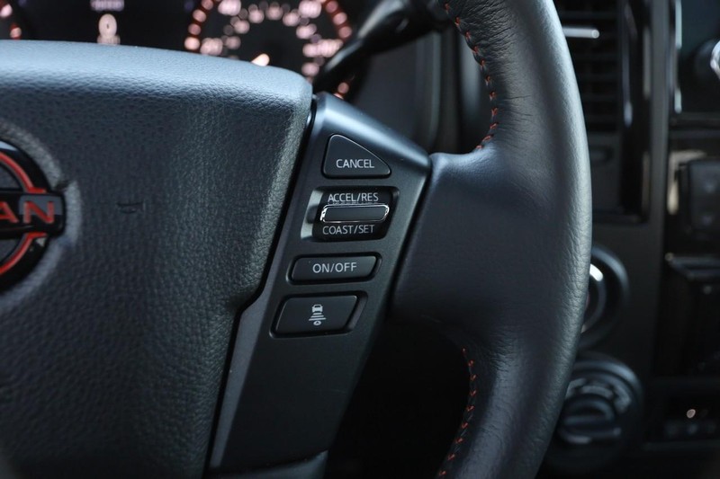 Nissan Titan Vehicle Image 14