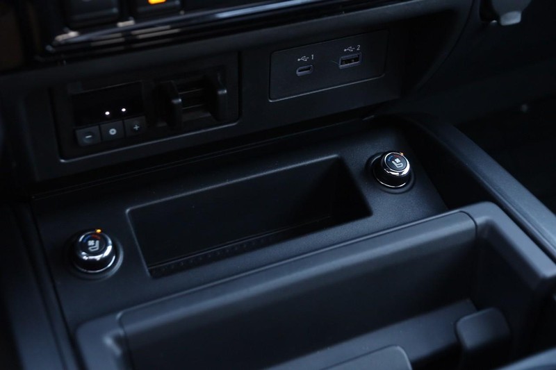 Nissan Titan Vehicle Image 19
