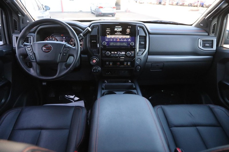 Nissan Titan Vehicle Image 21