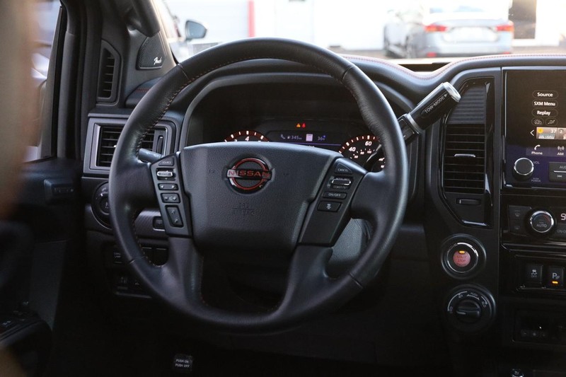 Nissan Titan Vehicle Image 23