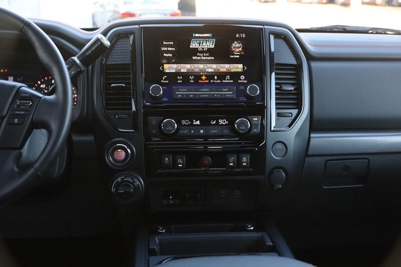 Nissan Titan Vehicle Image 24
