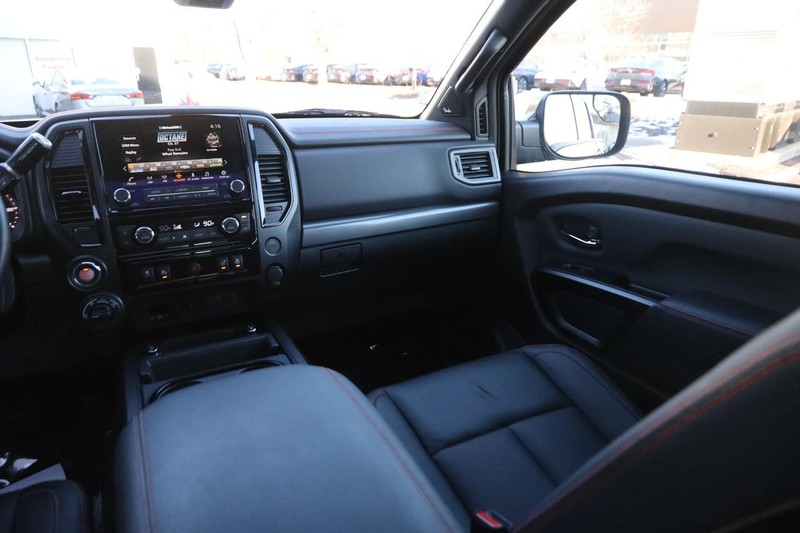 Nissan Titan Vehicle Image 25