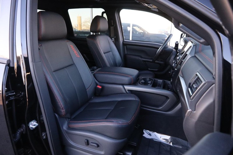 Nissan Titan Vehicle Image 26