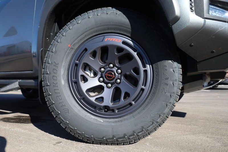Nissan Frontier Vehicle Image 04