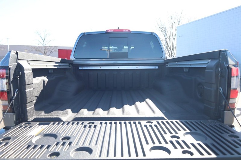 Nissan Frontier Vehicle Image 08