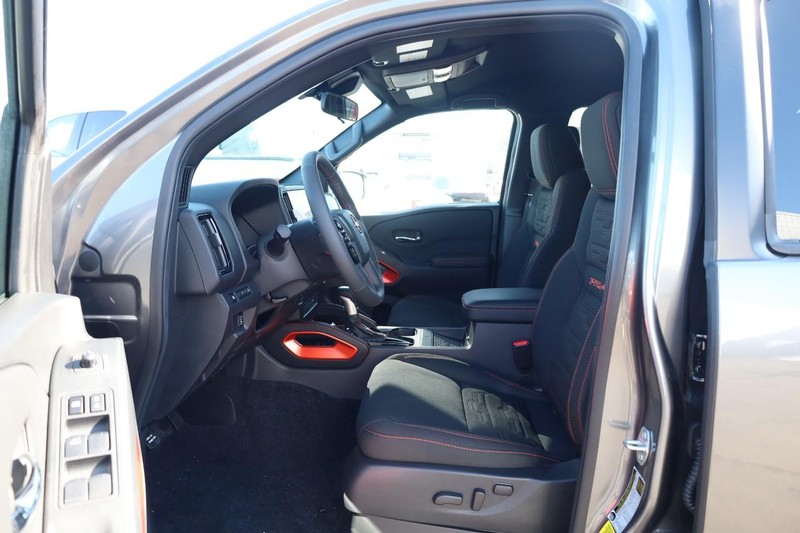 Nissan Frontier Vehicle Image 09
