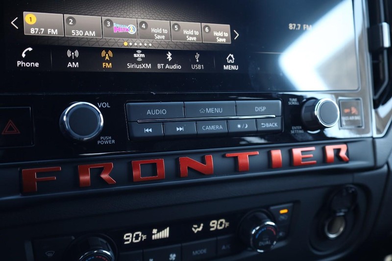 Nissan Frontier Vehicle Image 15