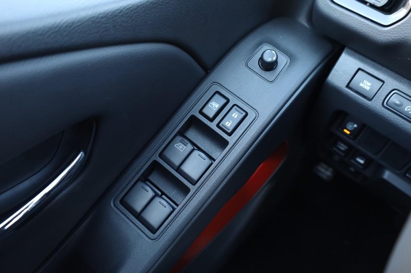 Nissan Frontier Vehicle Image 21