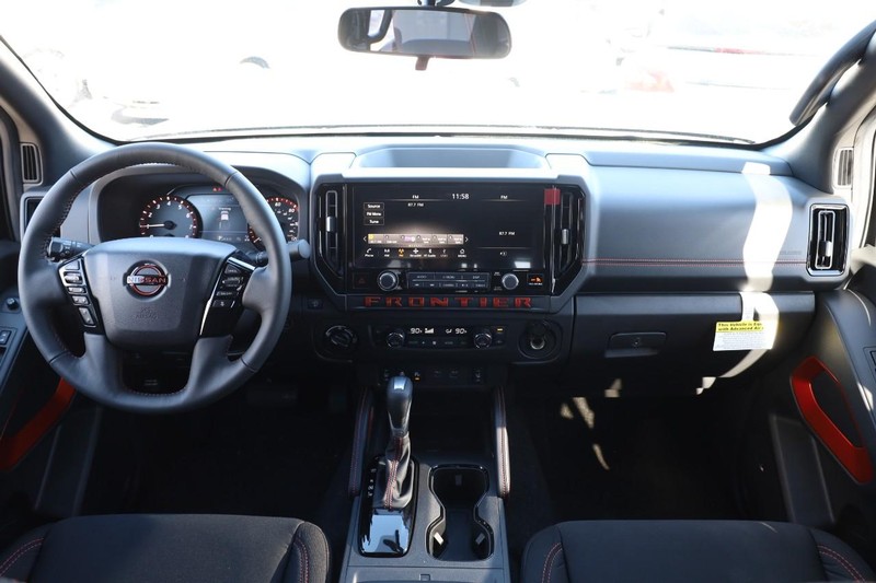 Nissan Frontier Vehicle Image 25
