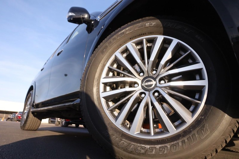 Nissan Armada Vehicle Full-screen Gallery Image 04