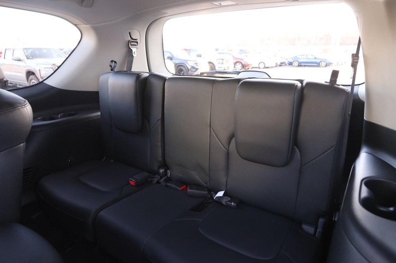Nissan Armada Vehicle Image 14
