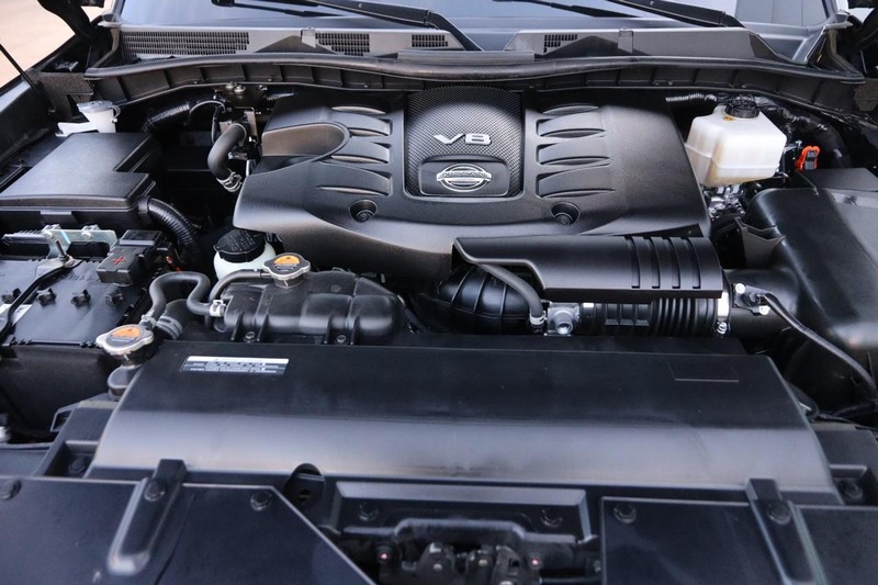 Nissan Armada Vehicle Full-screen Gallery Image 31