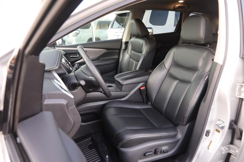 Nissan Murano Vehicle Image 11