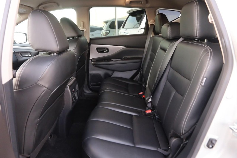 Nissan Murano Vehicle Image 12
