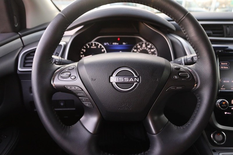Nissan Murano Vehicle Image 13