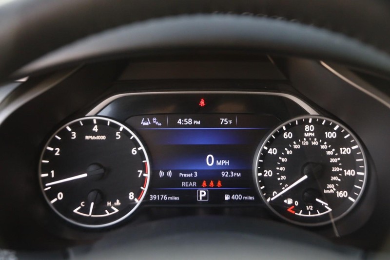 Nissan Murano Vehicle Image 16