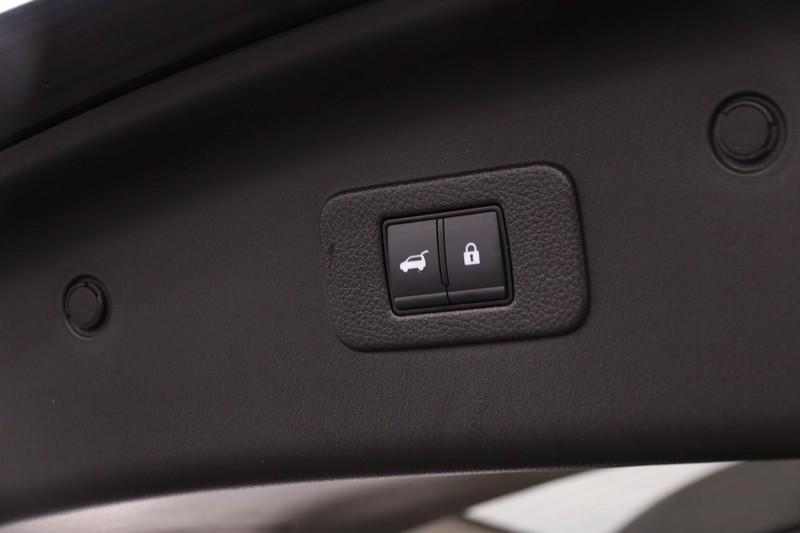 Nissan Armada Vehicle Image 10