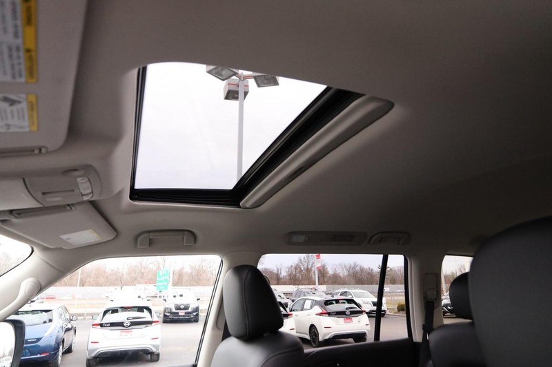 Nissan Armada Vehicle Image 11
