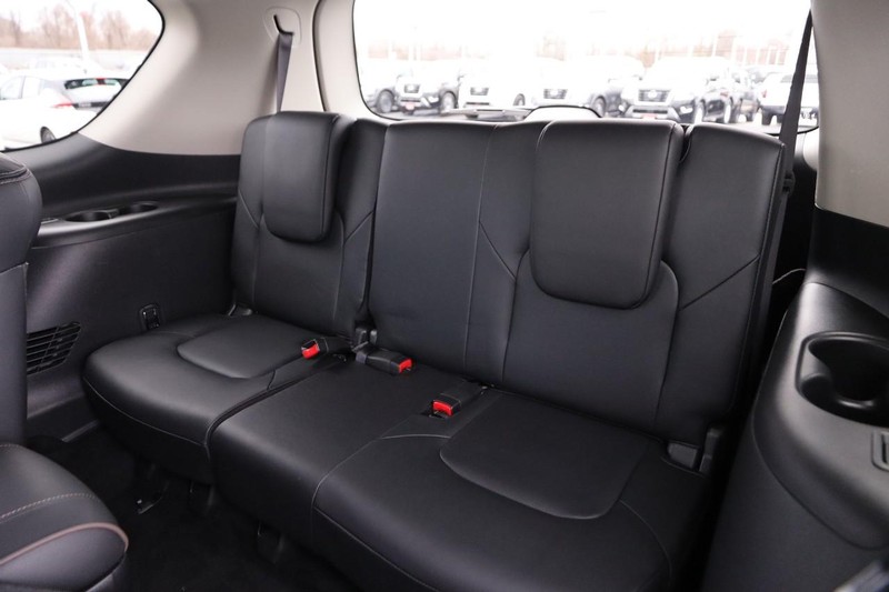 Nissan Armada Vehicle Image 14