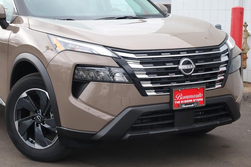 Nissan Rogue Vehicle Image 03