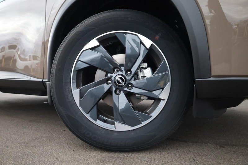 Nissan Rogue Vehicle Image 04