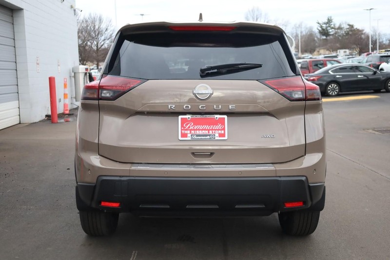 Nissan Rogue Vehicle Image 07