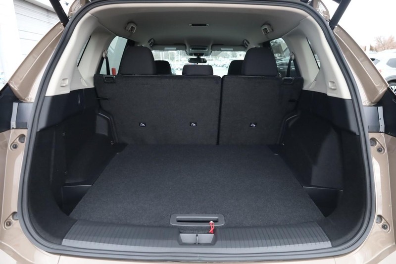 Nissan Rogue Vehicle Image 08