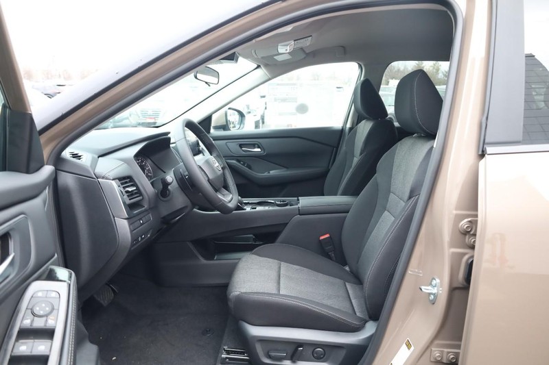 Nissan Rogue Vehicle Image 10