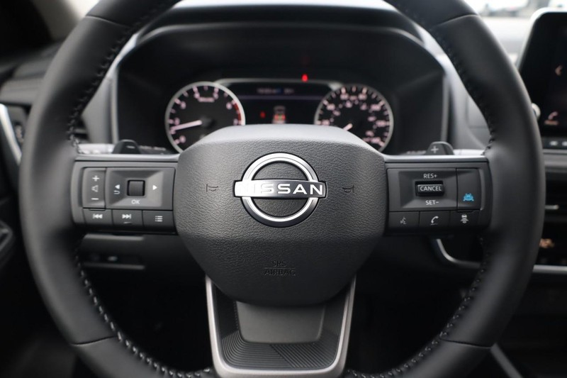 Nissan Rogue Vehicle Image 11