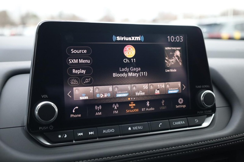 Nissan Rogue Vehicle Image 14