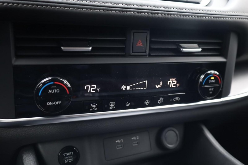 Nissan Rogue Vehicle Image 16