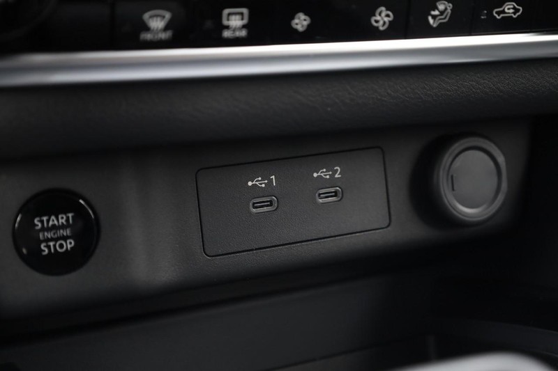 Nissan Rogue Vehicle Image 17