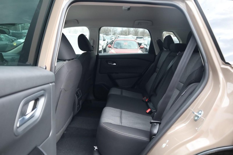 Nissan Rogue Vehicle Image 22