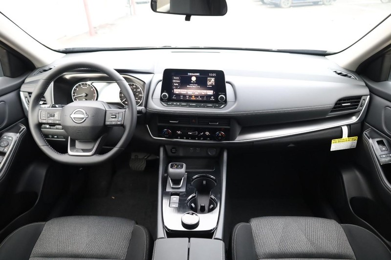 Nissan Rogue Vehicle Image 24