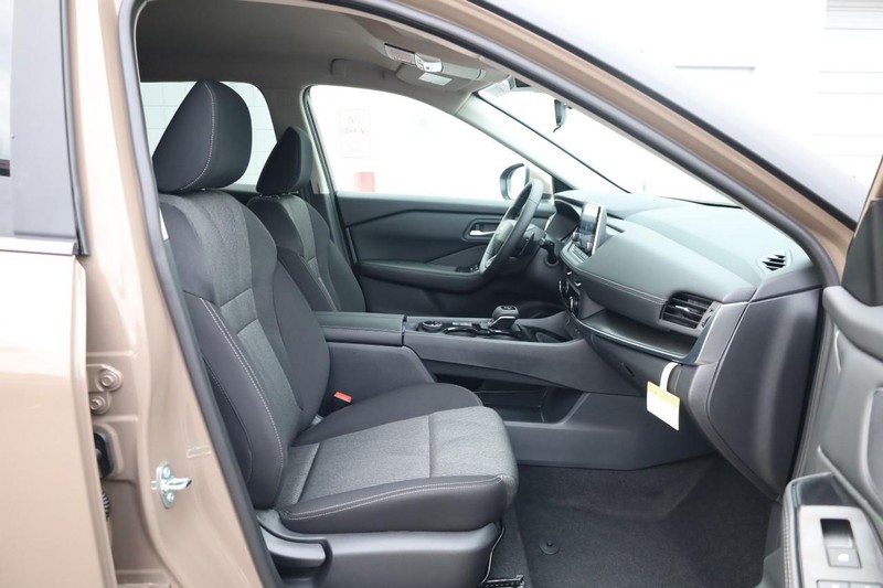 Nissan Rogue Vehicle Image 26