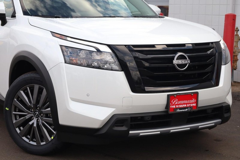 Nissan Pathfinder Vehicle Image 03
