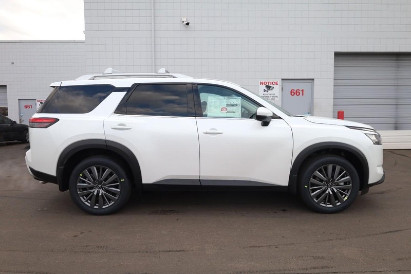 Nissan Pathfinder Vehicle Image 06