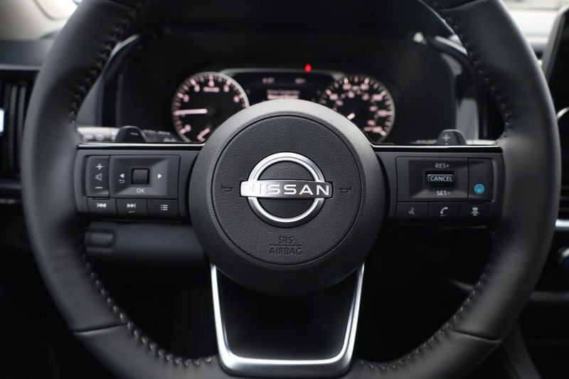 Nissan Pathfinder Vehicle Image 11