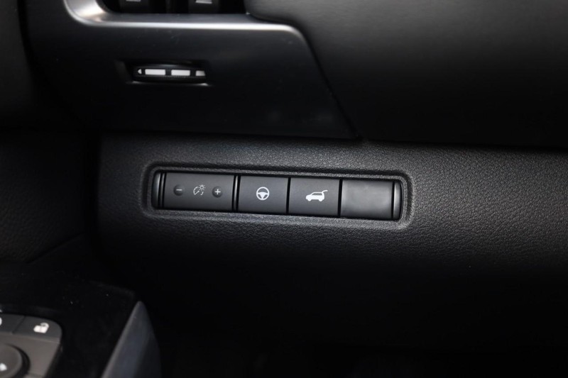 Nissan Pathfinder Vehicle Image 19