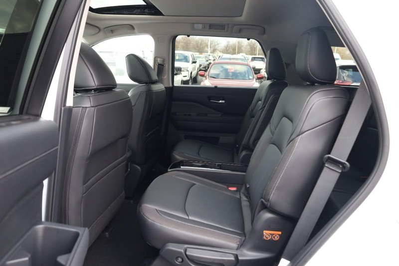 Nissan Pathfinder Vehicle Image 23