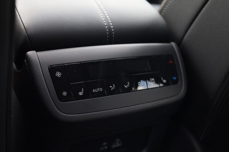 Nissan Pathfinder Vehicle Image 25