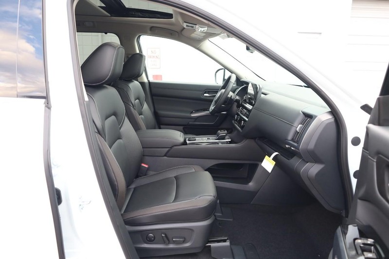Nissan Pathfinder Vehicle Image 29