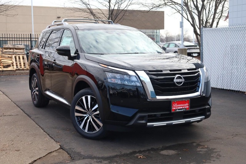 Nissan Pathfinder Vehicle Image 02