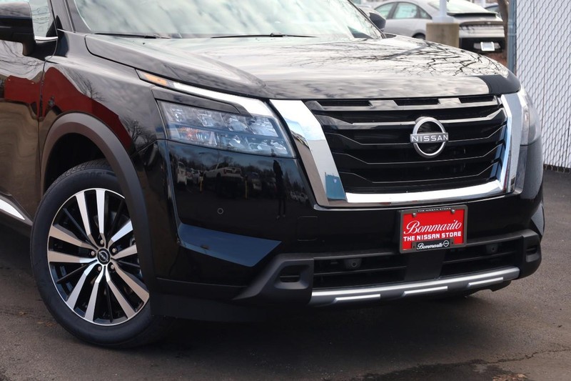 Nissan Pathfinder Vehicle Image 03