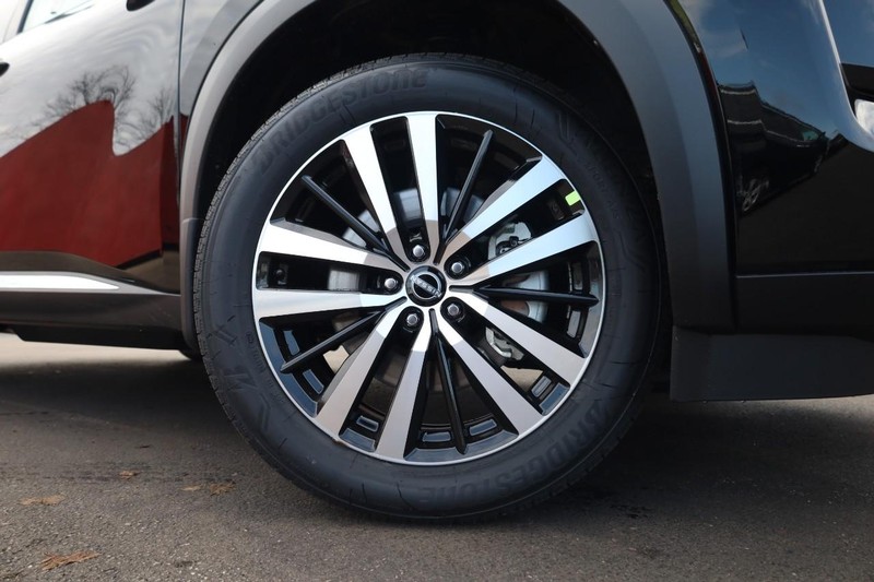 Nissan Pathfinder Vehicle Image 04