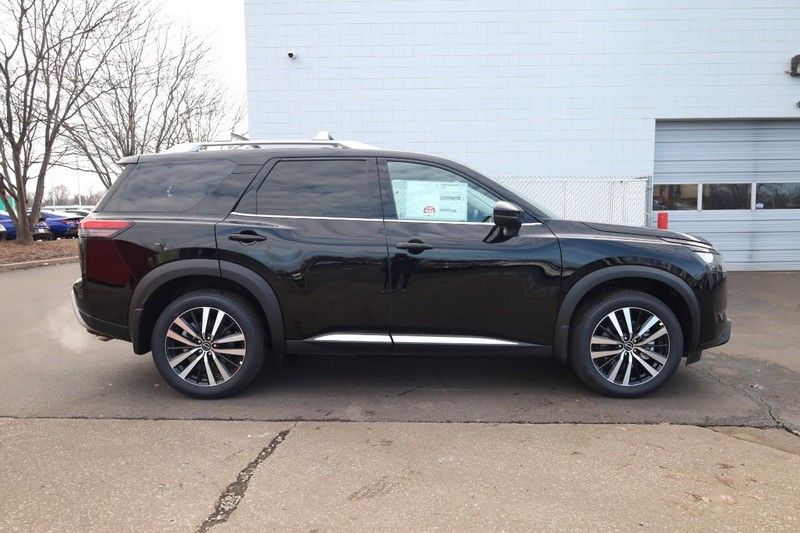 Nissan Pathfinder Vehicle Image 06