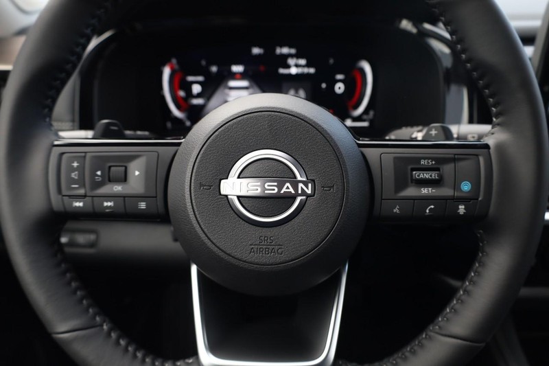 Nissan Pathfinder Vehicle Image 11